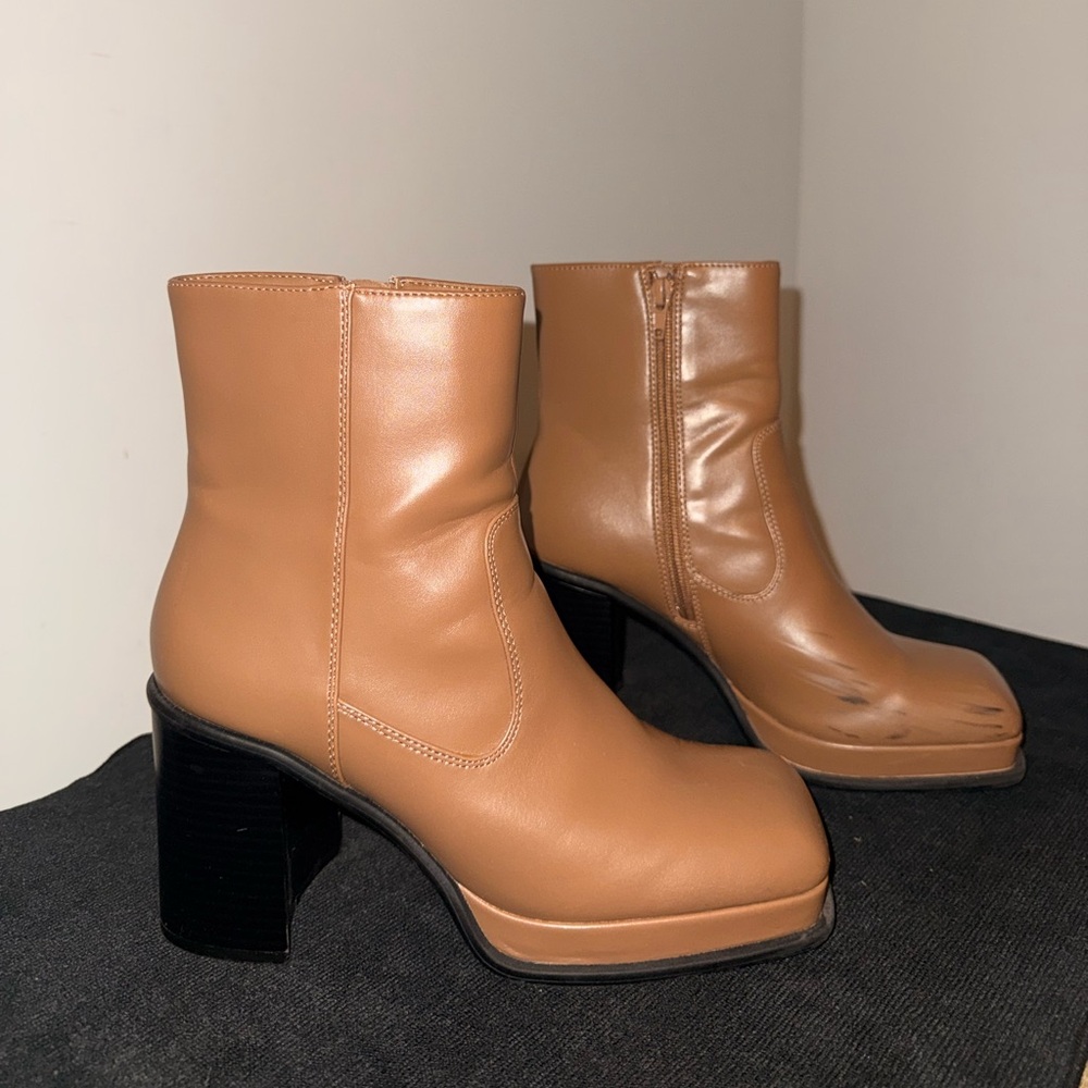 FOREVER 21 - Chunky Heel Boot